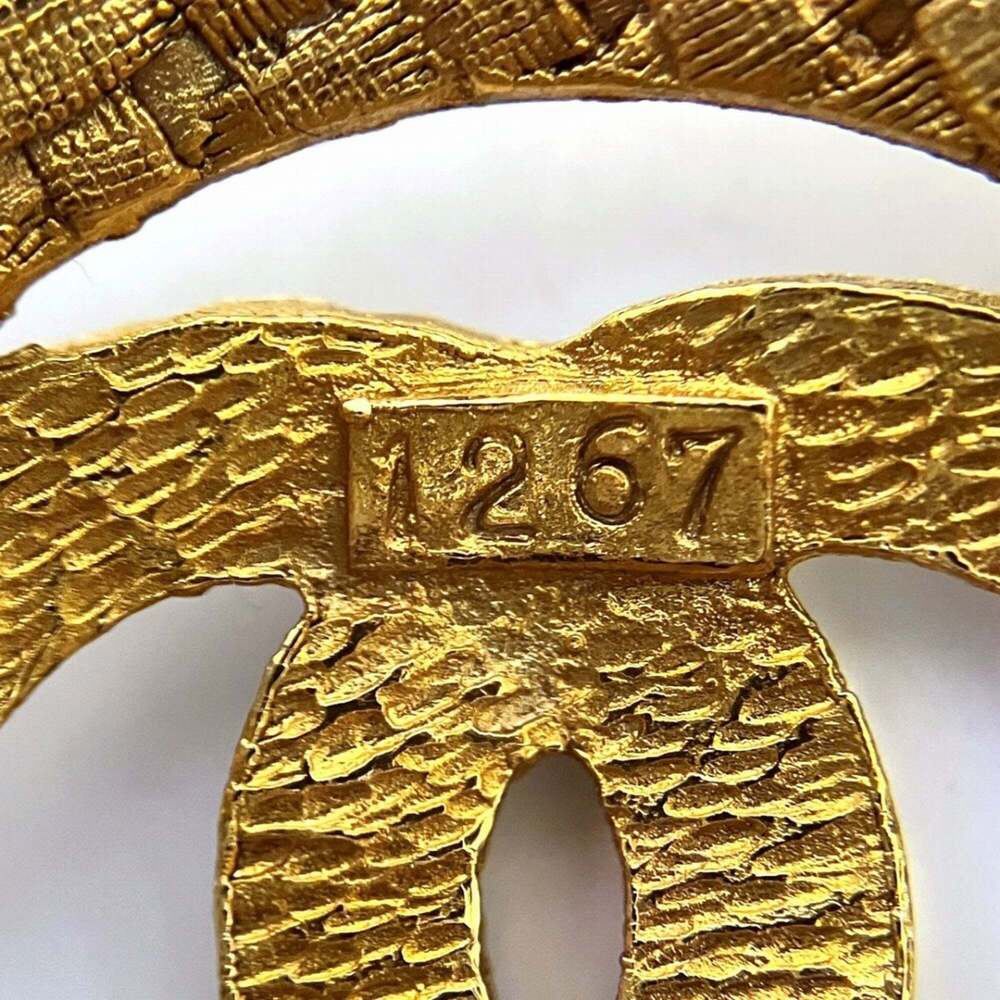 CHANEL Authentic Gold Brooch - Picture 5 of 9